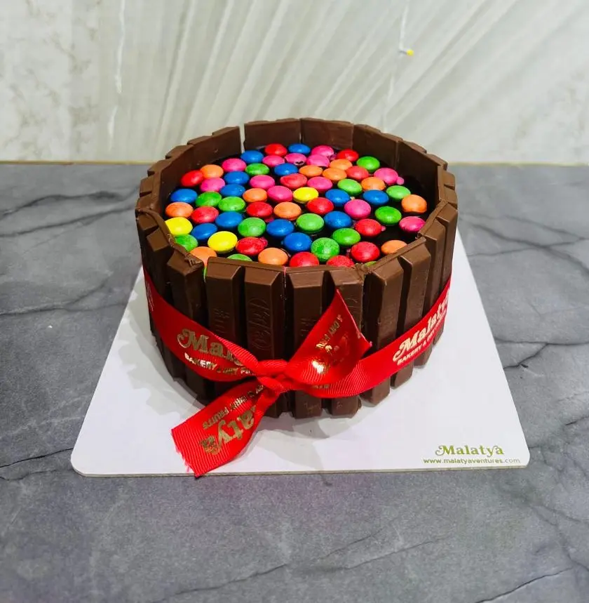 KitKat Cake 500g